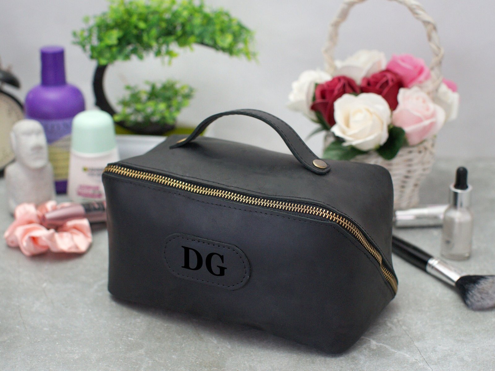 Personalized Leather Travel Makeup Bag, Open Flat Make Up Organizer with Divider and Handle, Women's Dopp Kit, Custom Cosmetic Bag for Her