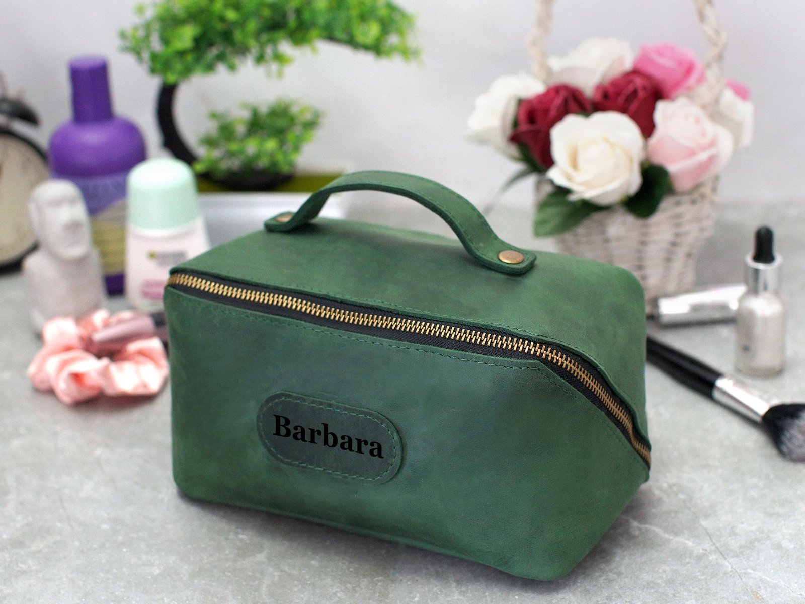 Personalized Leather Travel Makeup Bag, Open Flat Make Up Organizer with Divider and Handle, Women's Dopp Kit, Custom Cosmetic Bag for Her