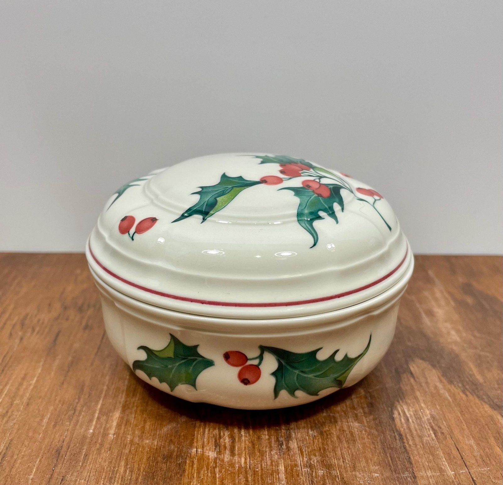 Vintage Villeroy and Boch Holly Candy Box – Lidded Trinket Box – Christmas Green and Red – 4" Round