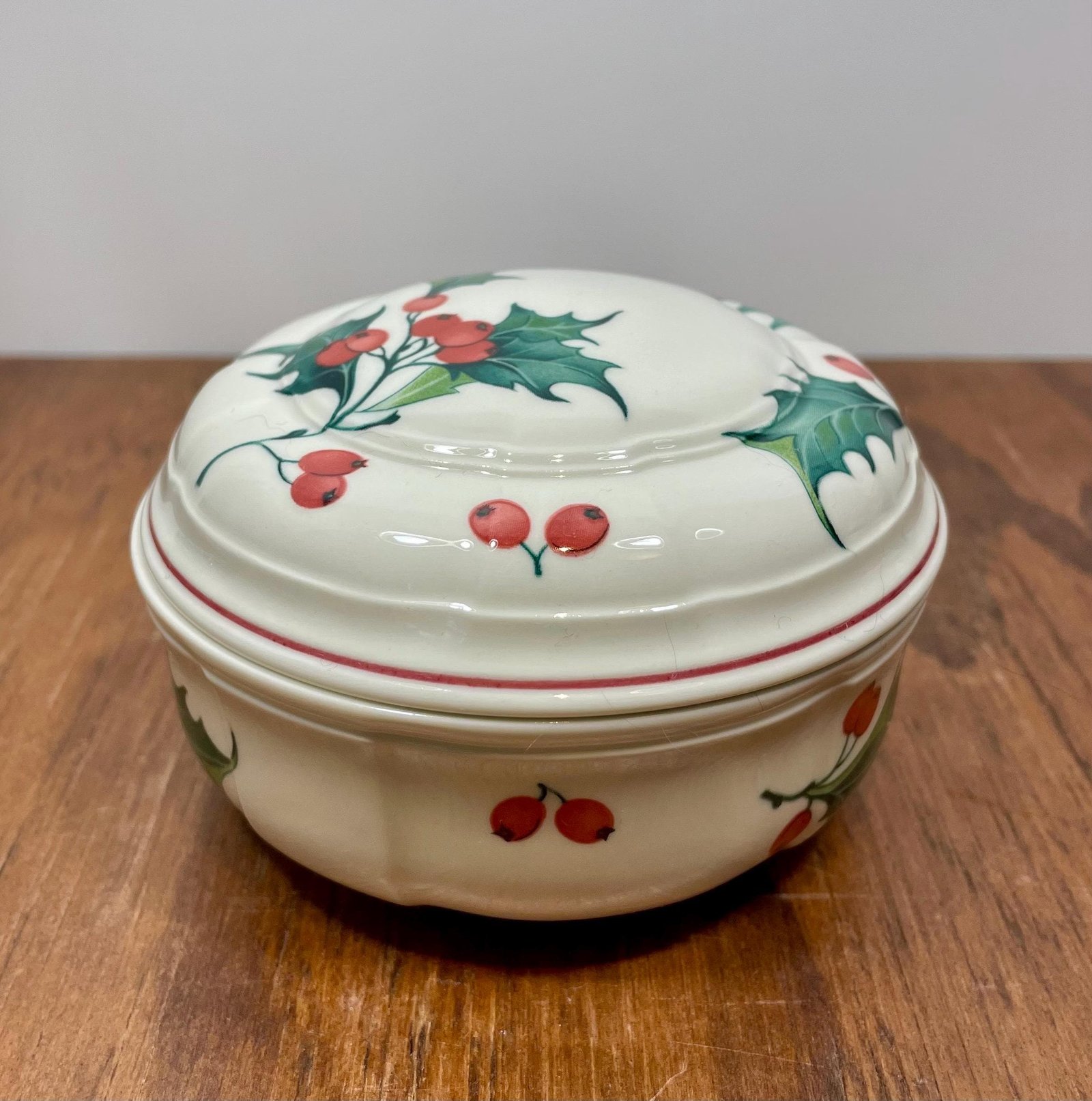 Vintage Villeroy and Boch Holly Candy Box – Lidded Trinket Box – Christmas Green and Red – 4" Round